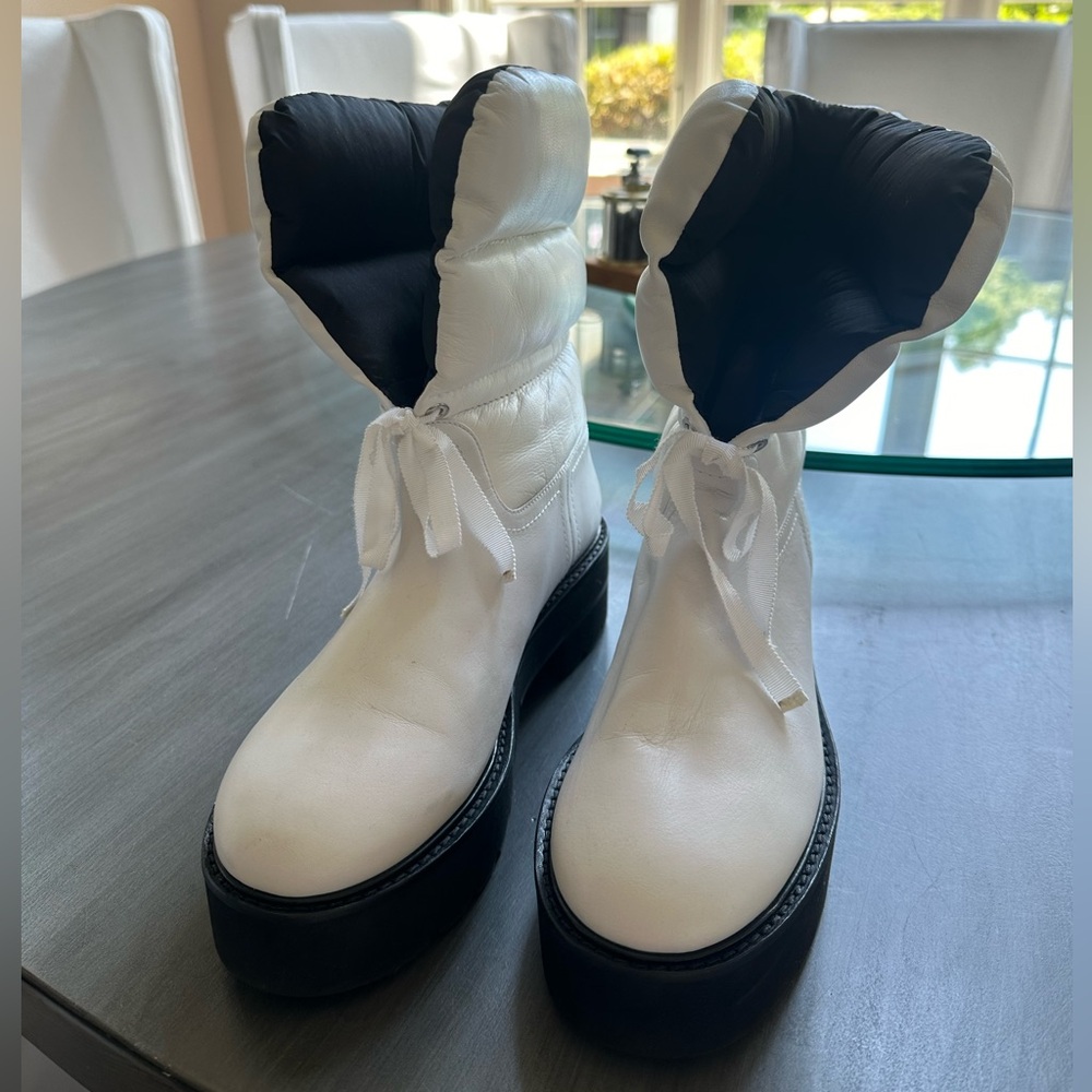 8.5 Stuart Weitzman Snow Boot